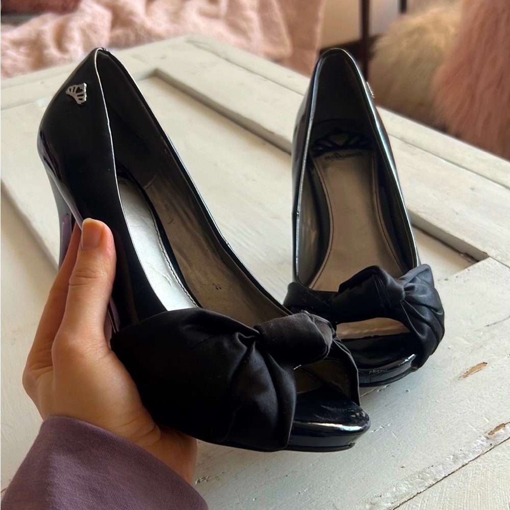 Black heels